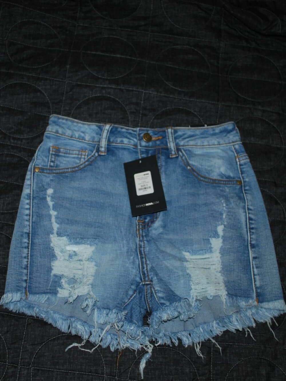 NWT Fashion Nova ripped distressed denim shorts Size 3